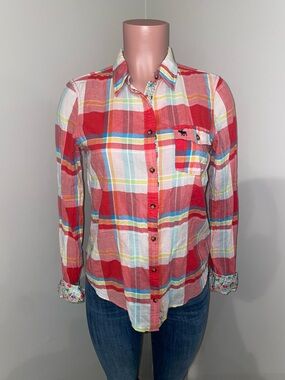 Abercrombie & Fitch Red Plaid Button-Down Shirt. Small